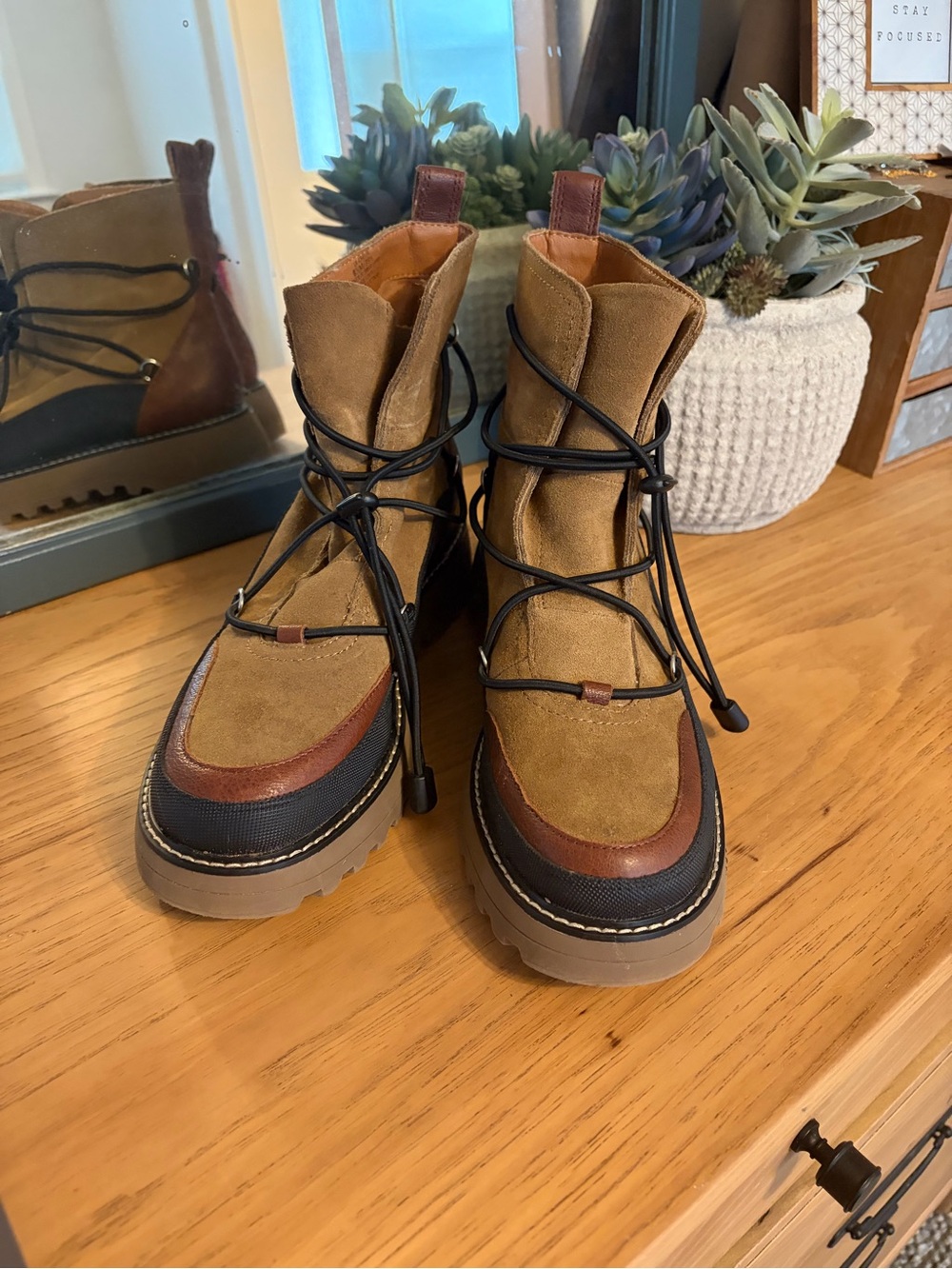 VON MAUR LK-CAELIA Leather Booties in DK Tan